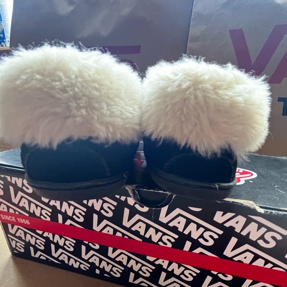Slippers - Picture 3 of 4